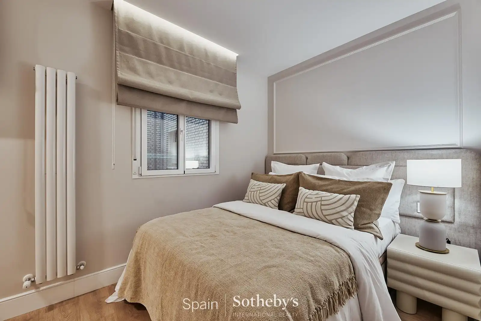 Dormitori de Apartament en venda en Madrid amb Aire condicionat i Calefacció