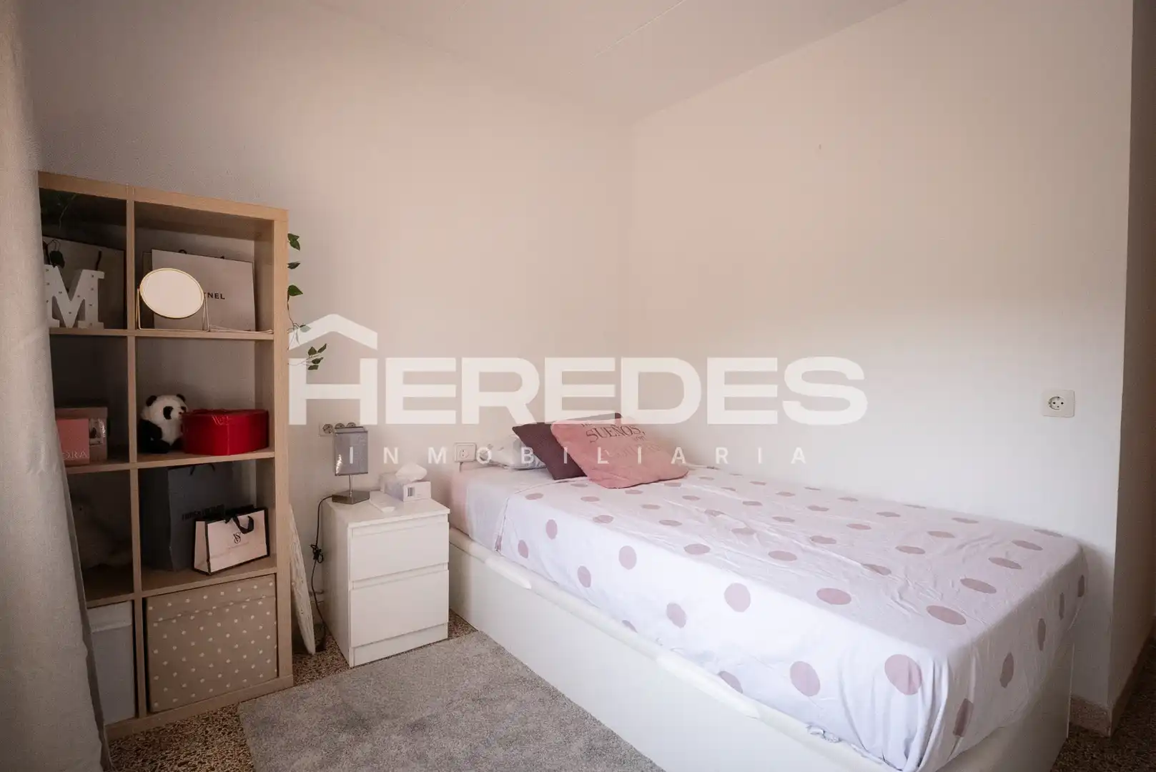 Dormitori de Casa o xalet en venda en Torrelles de Llobregat amb Jardí privat, Terrassa i Moblat