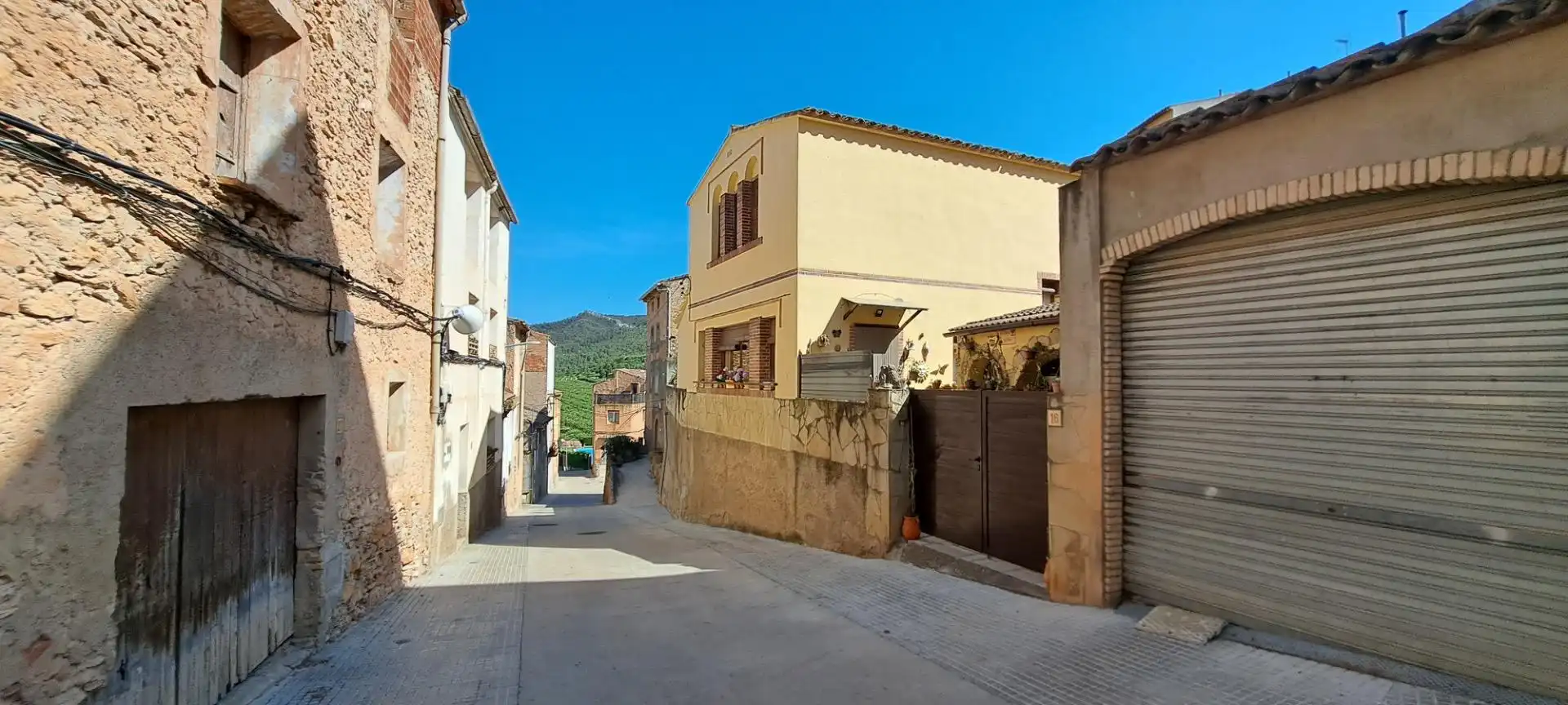 Vista exterior de Casa o chalet en venta en Tivissa con Terraza, Amueblado y Balcón
