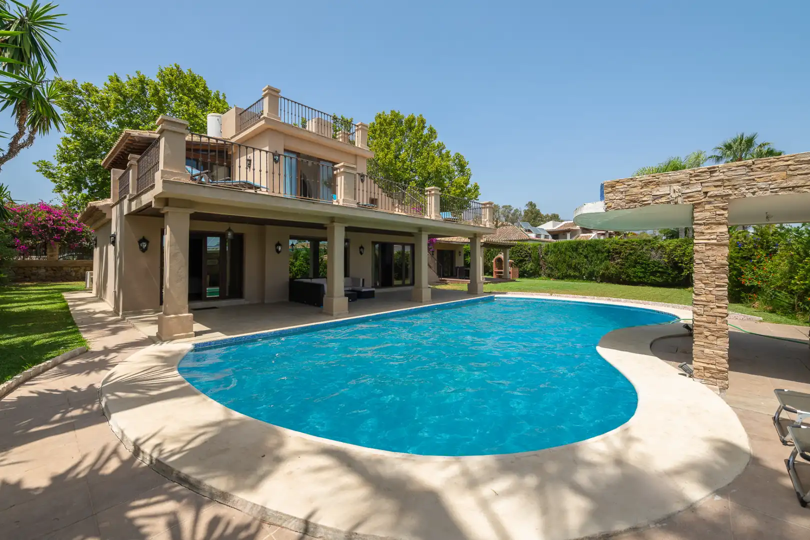 Casa con piscina en venta en Milla de Oro, imagen 2