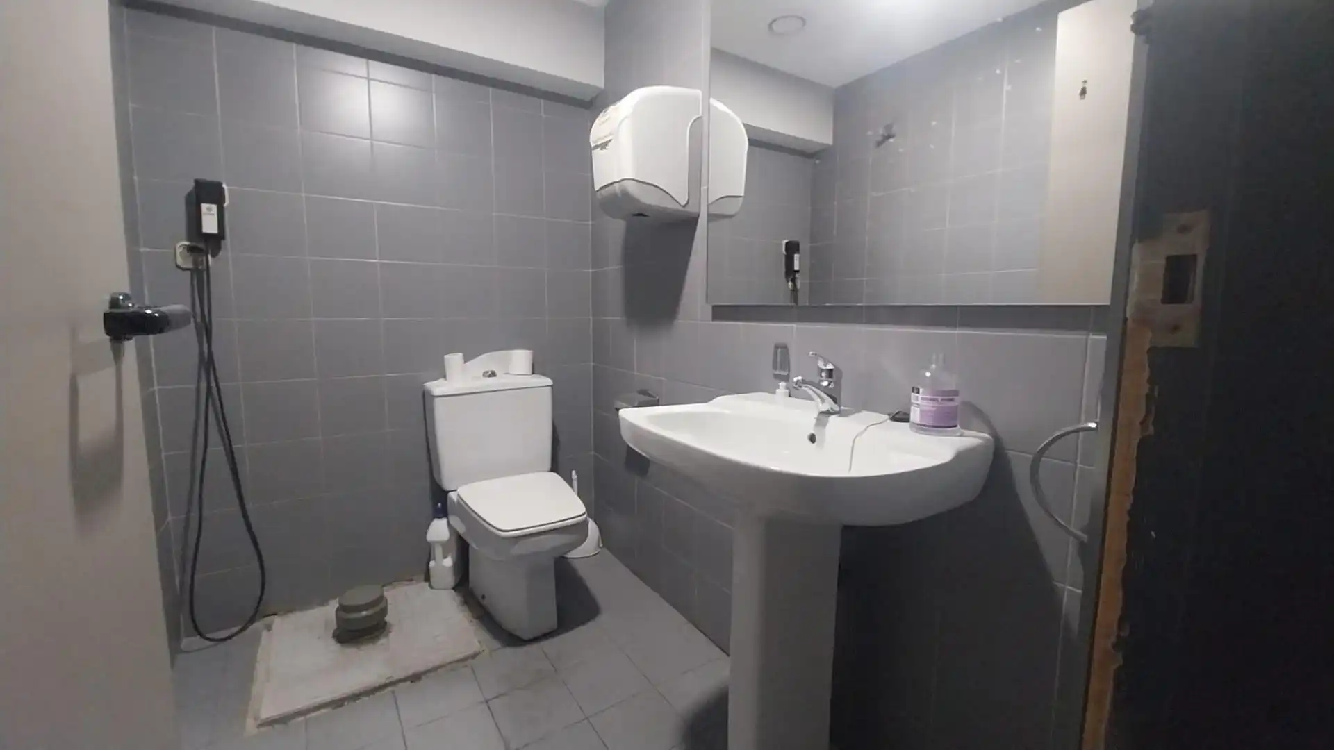 Badezimmer von Geschaftsraum zur Miete in Valladolid