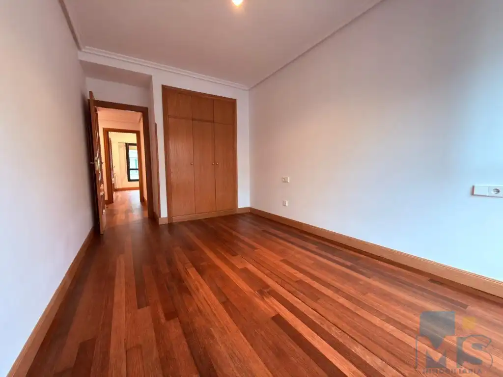 Habitación de Piso en venta en Donostia - San Sebastián  con Balcón