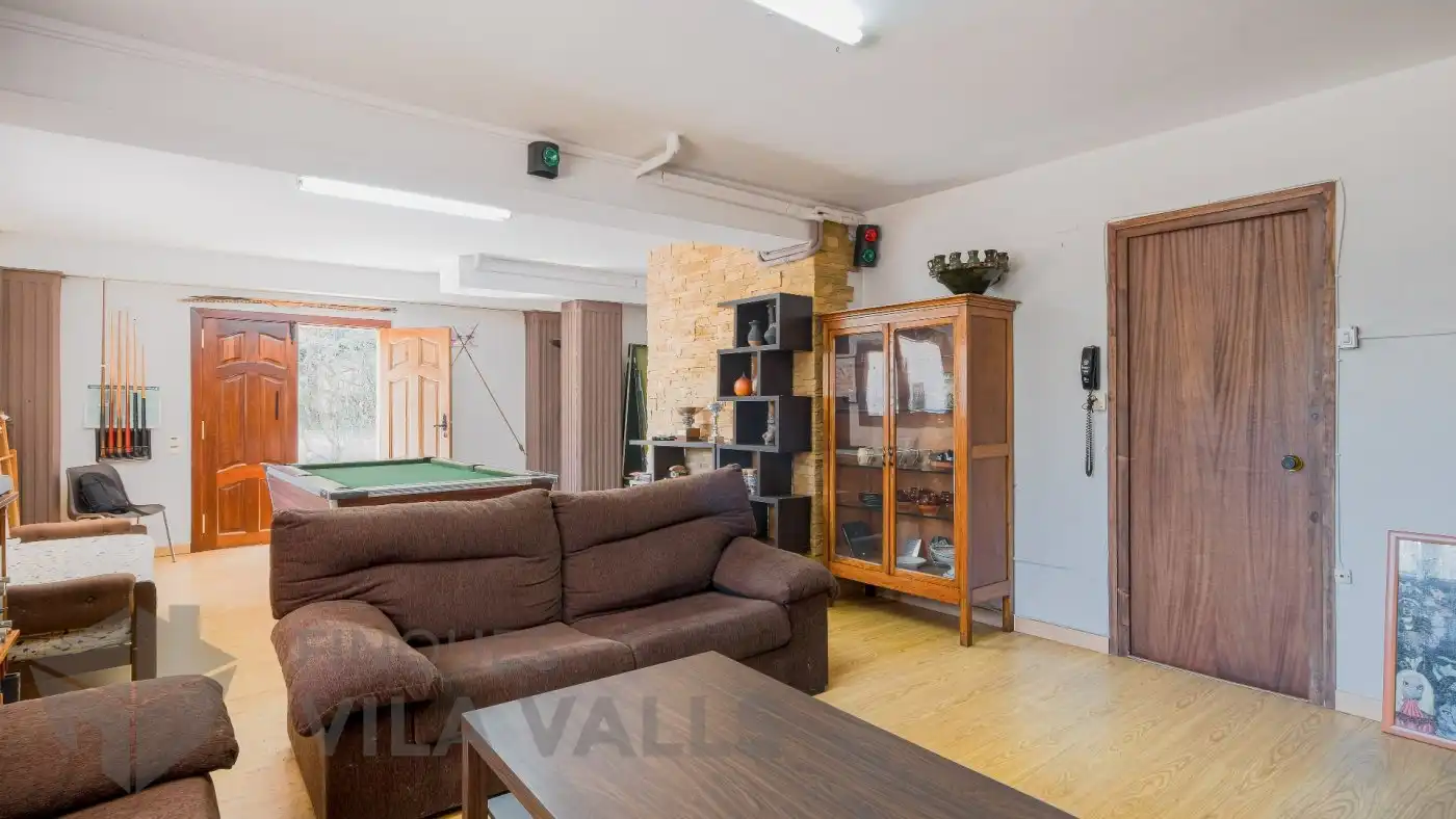 Haus oder Chalet zum Verkauf in Sant Quirze Safaja mit Privatgarten und Balkon