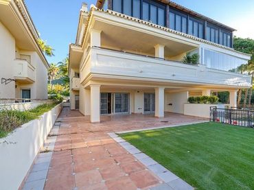 Flat with pool for sale in Calle Montemenor