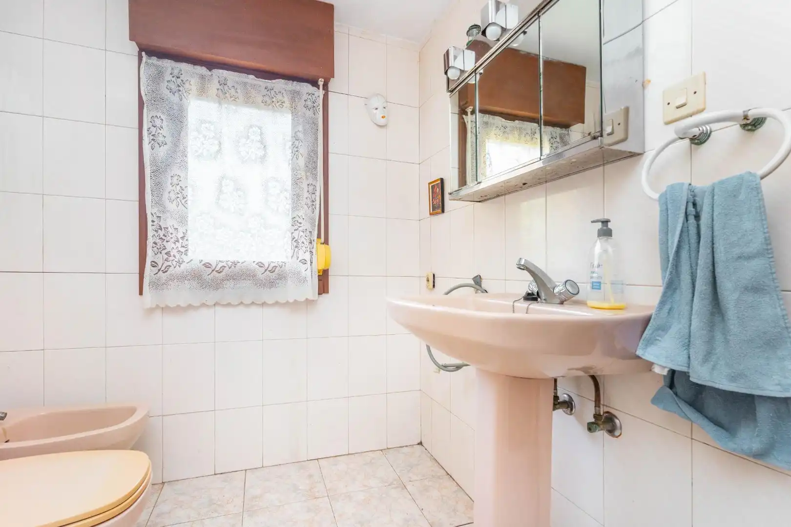 Bany de Casa o xalet en venda en Cangas del Narcea amb Calefacció, Jardí privat i Terrassa