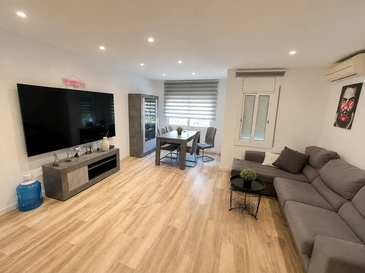 Sala d'estar de Pis en venda en Sant Boi de Llobregat amb Aire condicionat, Parquet i Forn