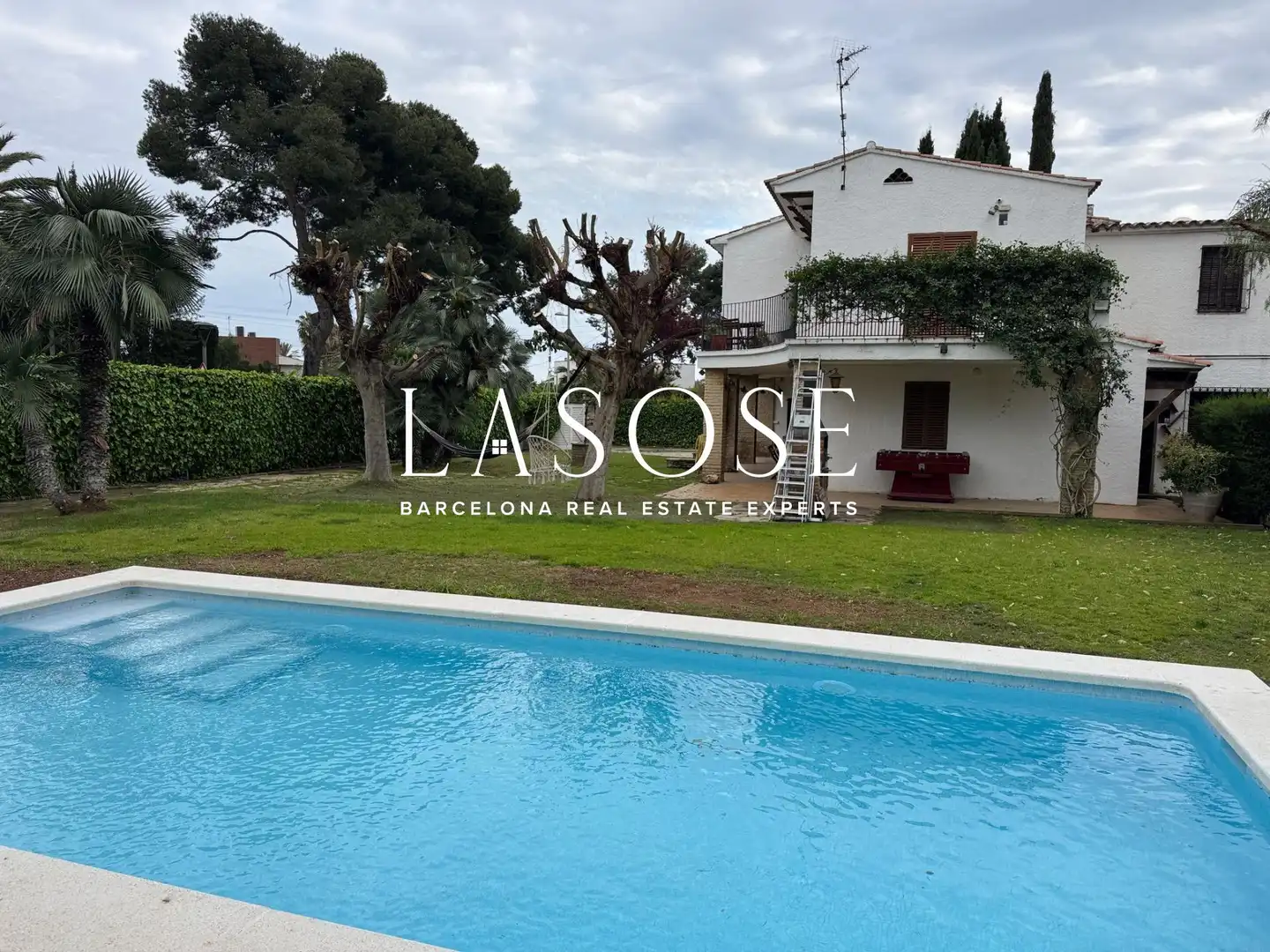 Exterior view of Houses for sale in Sitges  with Heating, Private garden and Parquet flooring
