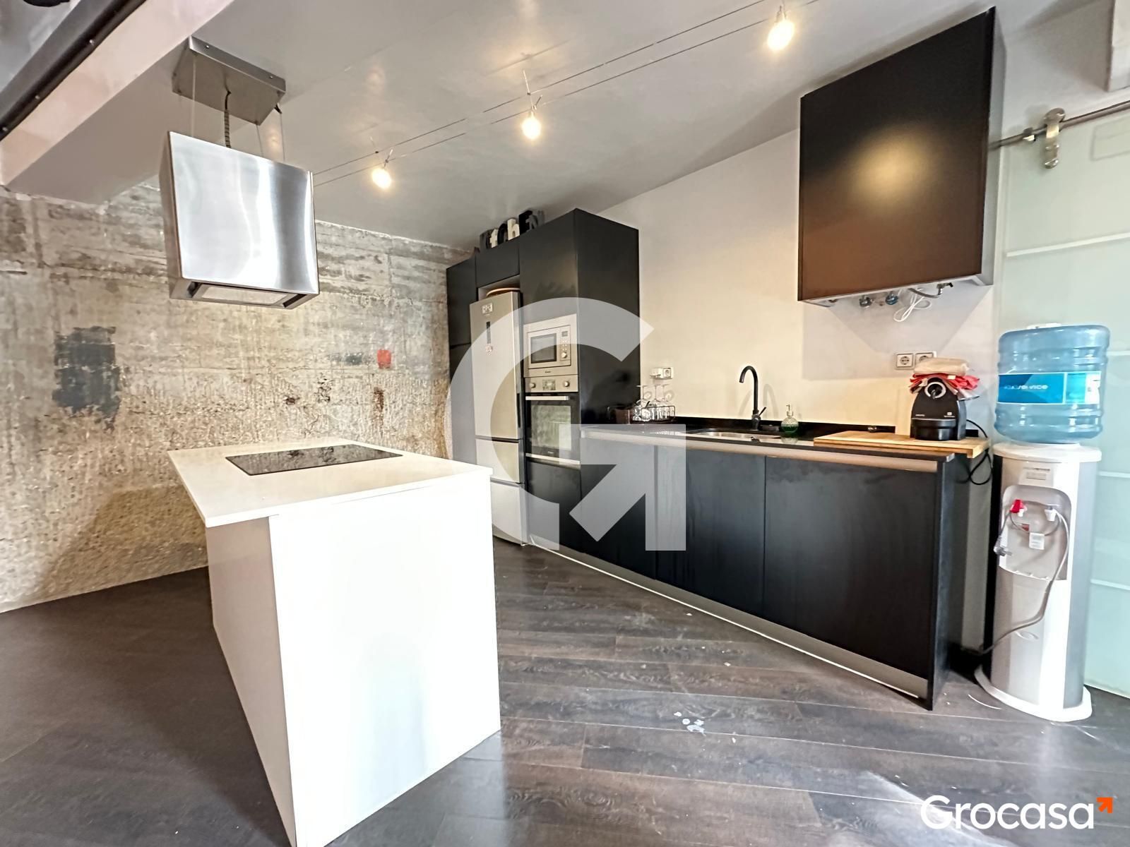 Kitchen of Loft for sale in L'Hospitalet de Llobregat  with Air Conditioner and Oven