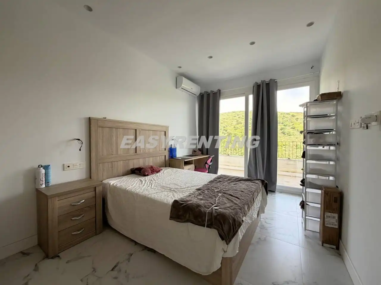 Bedroom of Houses for sale in La Línea de la Concepción  with Air Conditioner, Private garden and Terrace