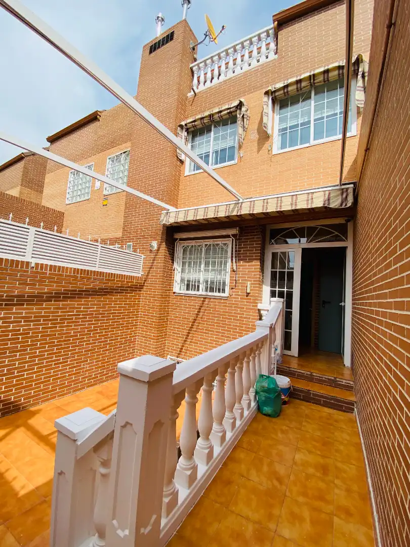 Detached homes for sale in Calle Secundino Zuazo, La Garena