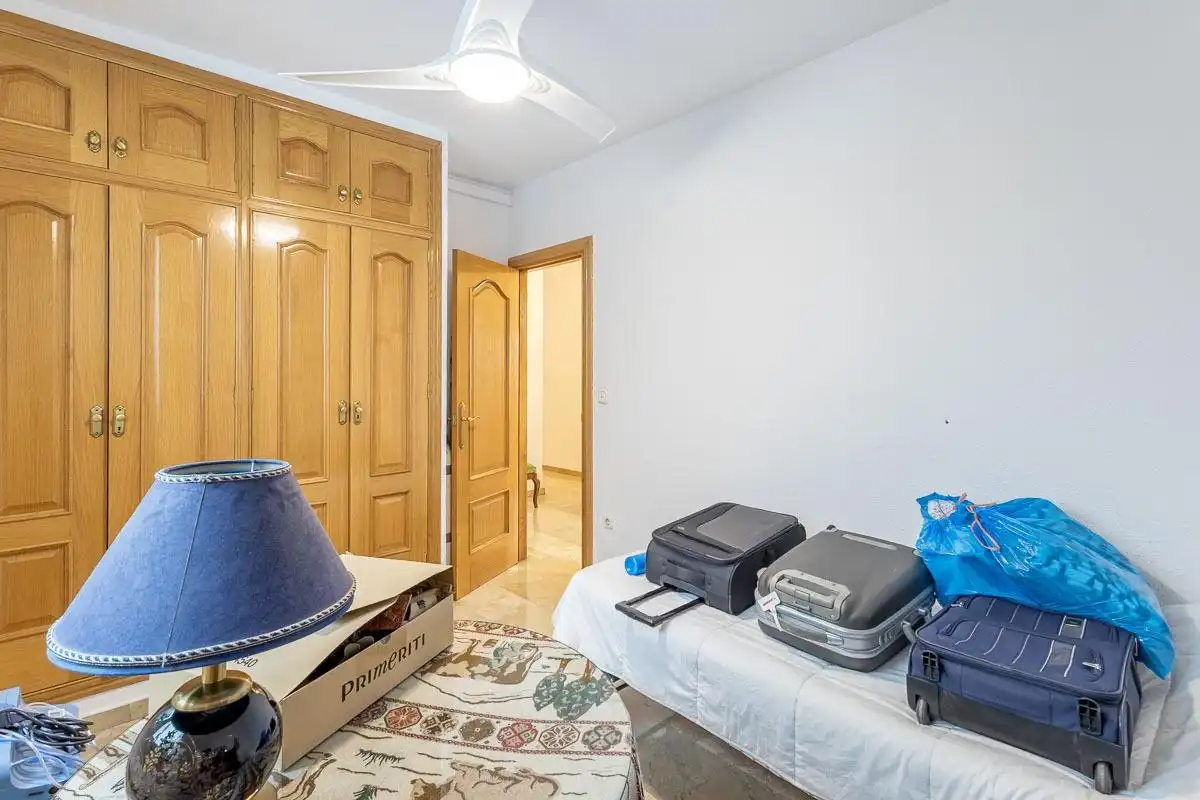 Bedroom of Flat for sale in Granada  with Air Conditioner, Heating and Alarm