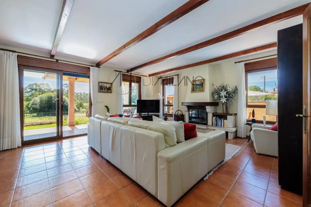 Sala d'estar de Casa o xalet en venda en Tomiño amb Calefacció, Jardí privat i Terrassa