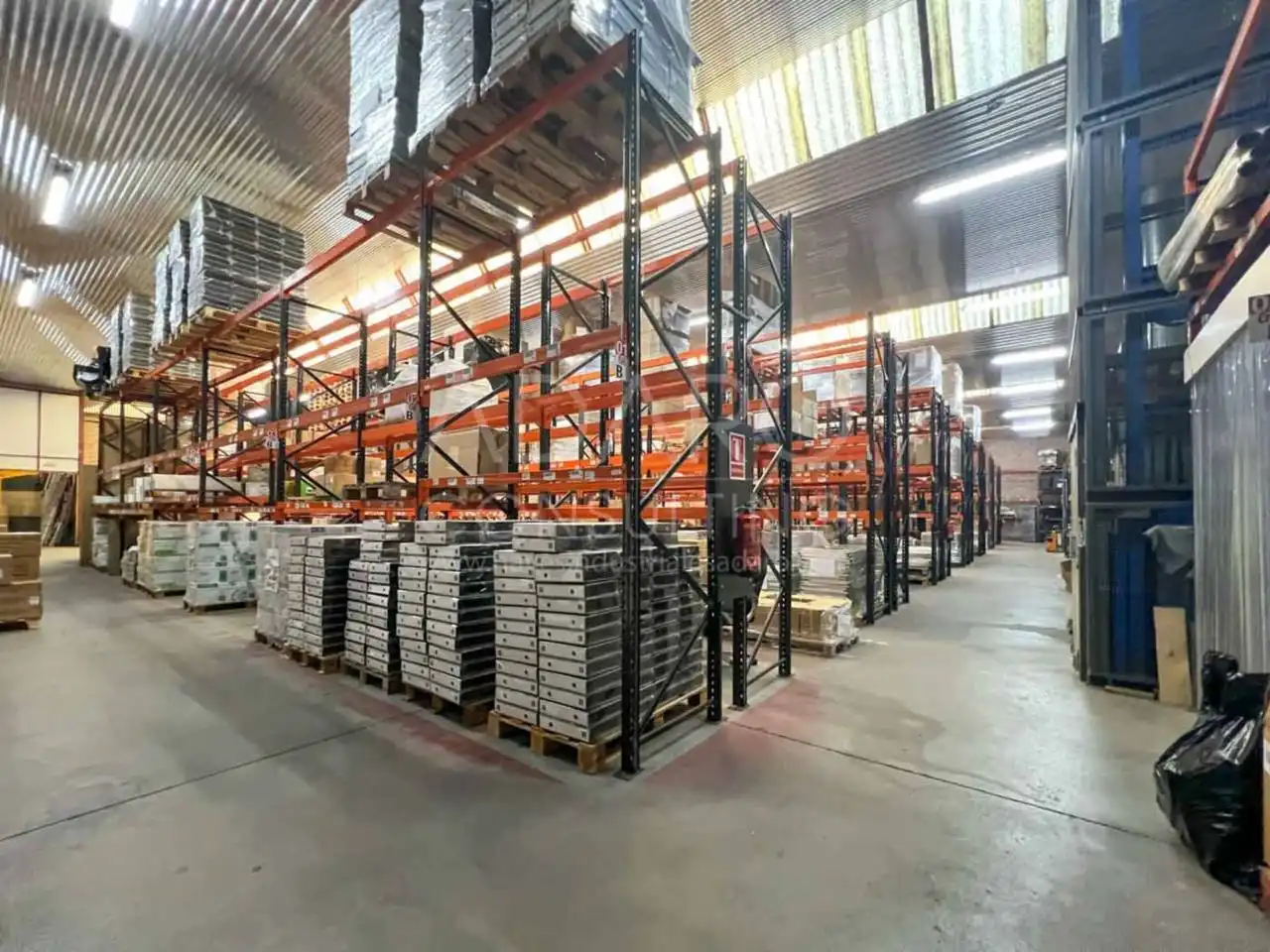 Industrial building to rent in Calle Daza Valdés, imagen 2