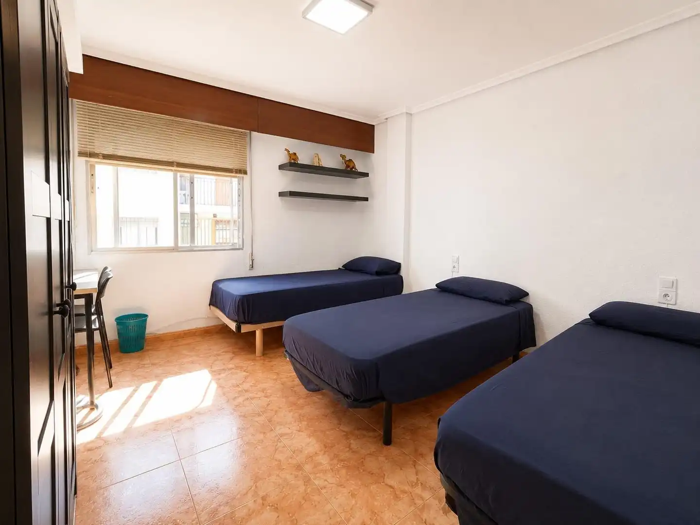 Bedroom of Flat for sale in Valencia  with Air Conditioner, Terrace and Furnished