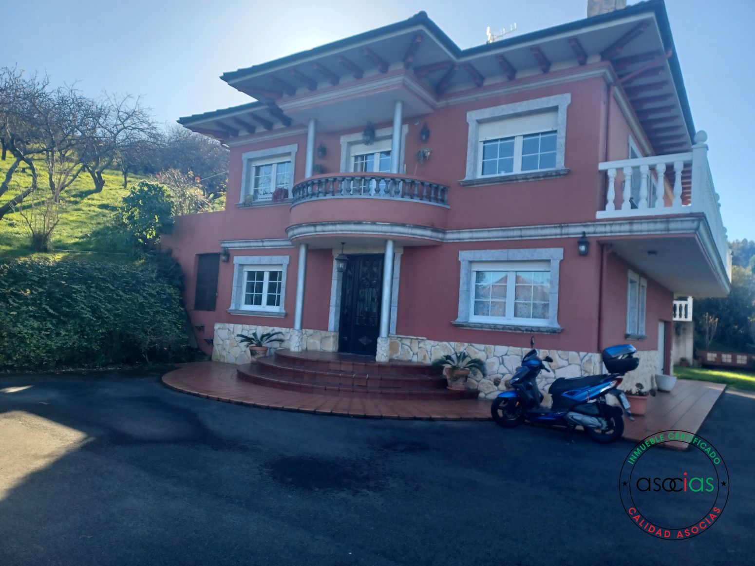 Vista exterior de Casa o xalet en venda en Gijón  amb Calefacció, Terrassa i Traster