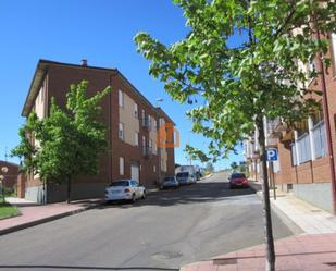 Vista exterior de Apartament en venda en Villaquilambre amb Terrassa