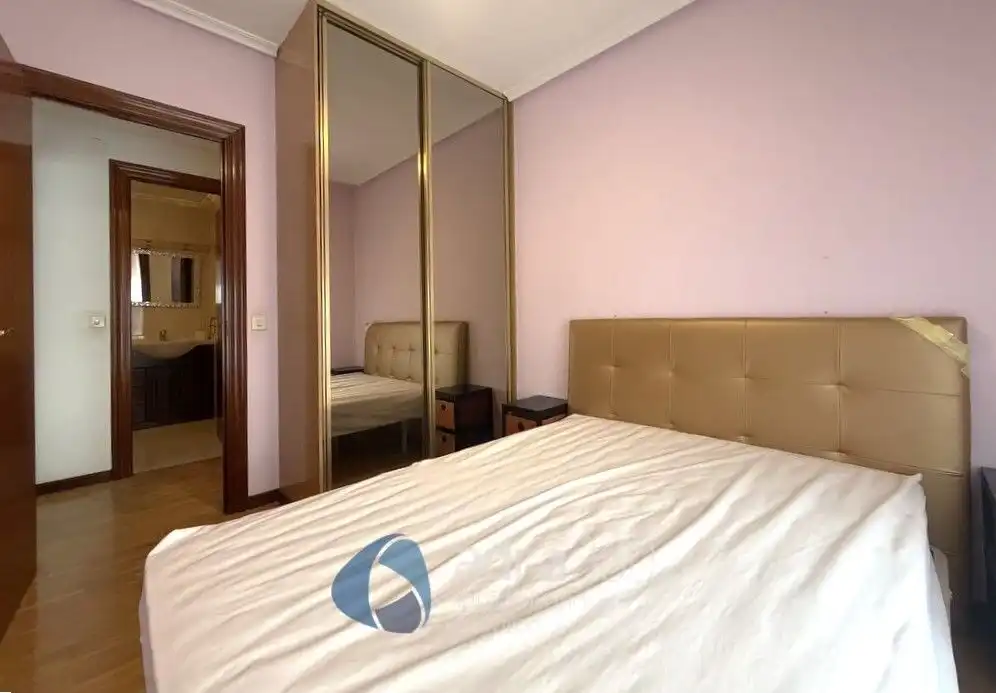 Dormitori de Apartament en venda en  Logroño amb Calefacció, Terrassa i Traster