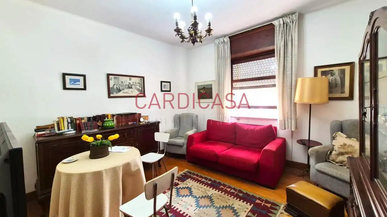 Sala d'estar de Pis en venda en Vigo  amb Calefacció i Moblat