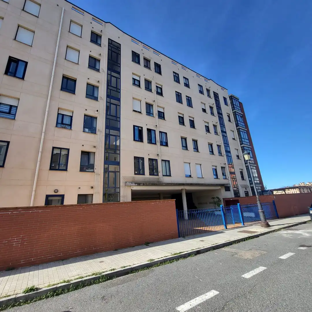 Vista exterior de Pis en venda en Ávila Capital amb Calefacció, Terrassa i Traster