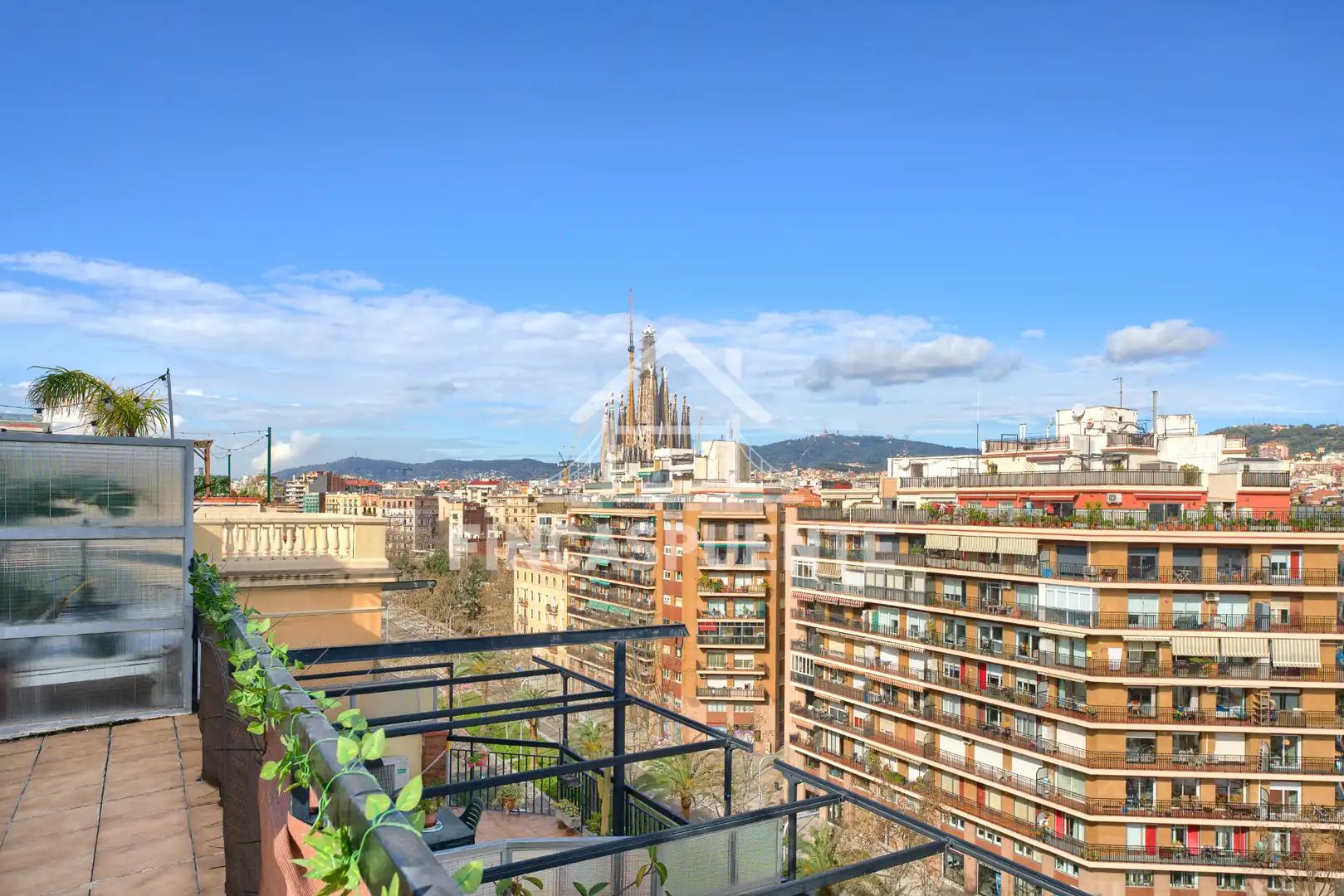Vista exterior de Àtic en venda en Barcelona amb Terrassa