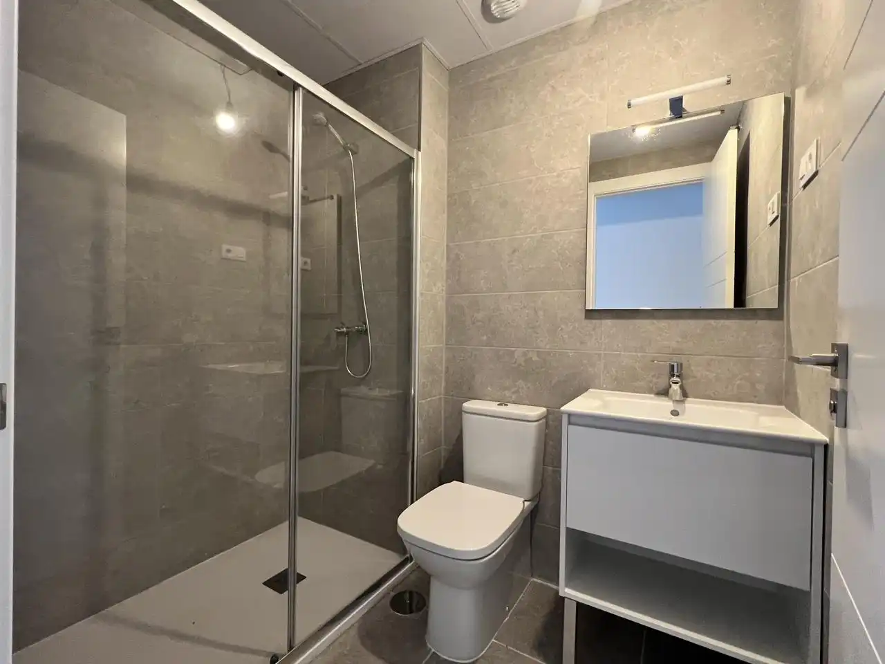 Bathroom of Ground floor for rent in Mijas  with Terrace and Community pool