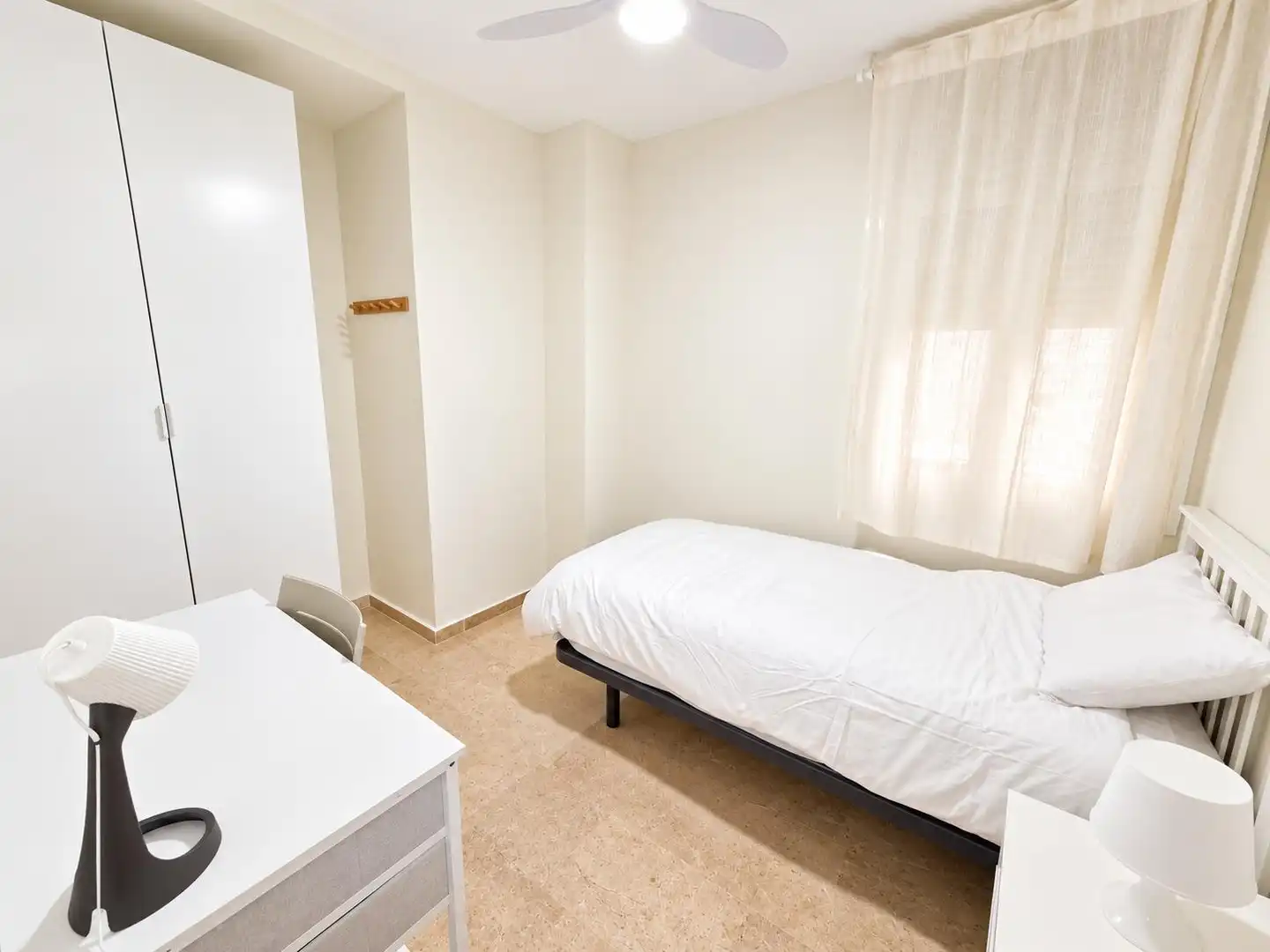 Habitación de Piso de alquiler en Málaga con Terraza, Amueblado y Piscina comunitaria