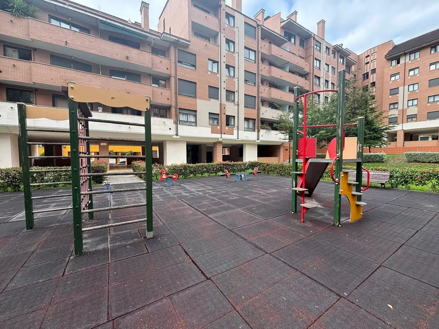 Parking of Flat for rent in Oviedo   with Air Conditioner, Heating and Parquet flooring