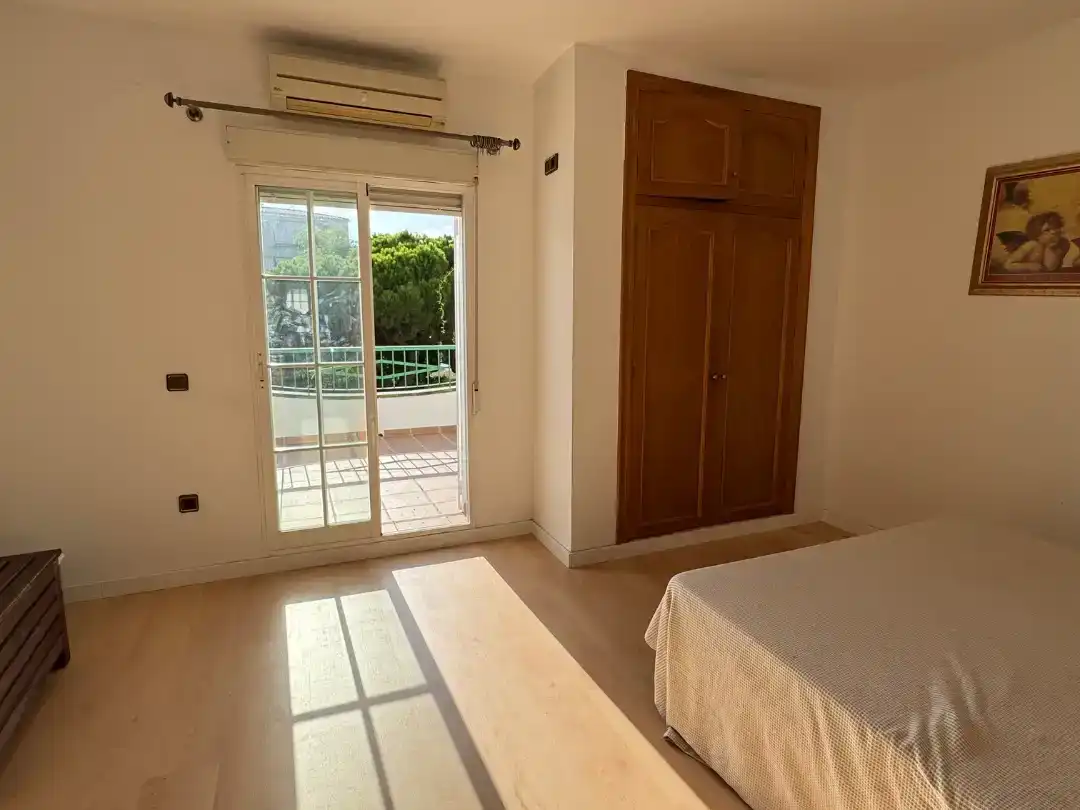 Dormitori de Casa adosada de lloguer en Cunit amb Aire condicionat, Parquet i Traster