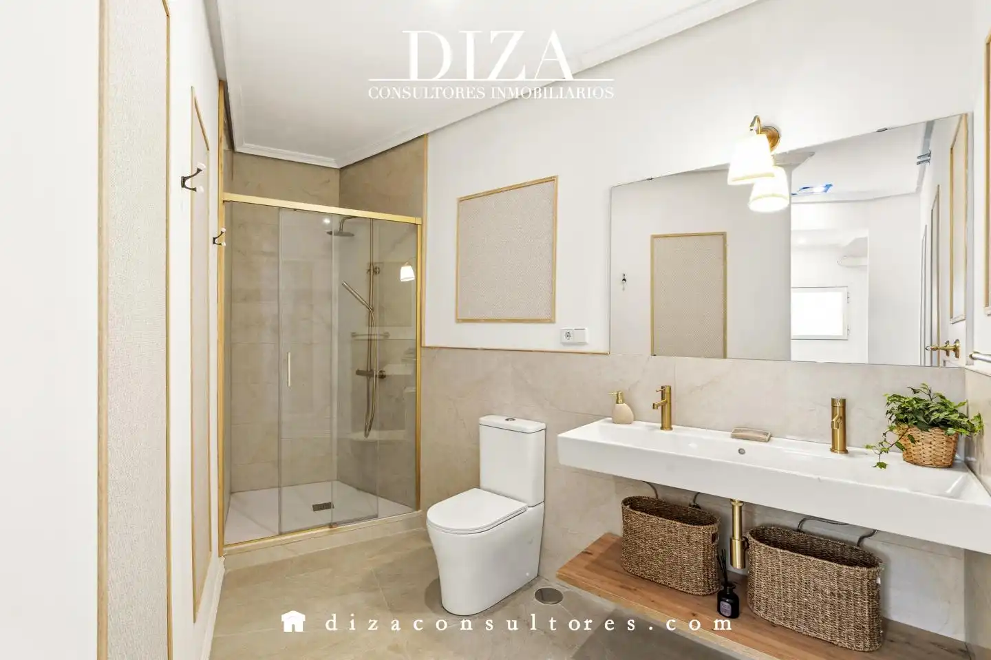 Bathroom of Flat for sale in Madrid  with Air Conditioner, Terrace and Furnished
