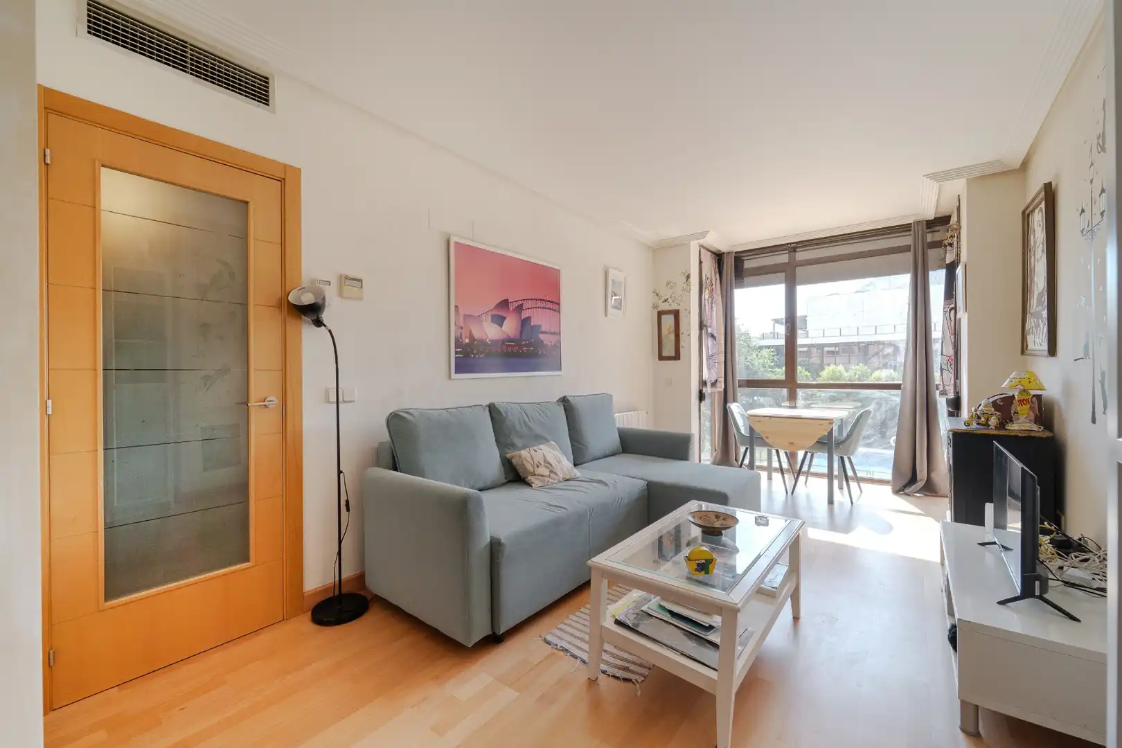Living room of Flat for sale in Madrid  with Air Conditioner, Heating and Storage room
