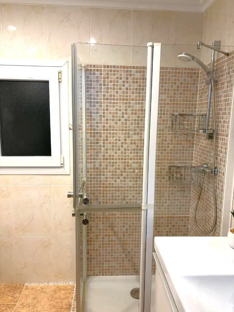 Baño de Piso de alquiler en Murcia con Aire acondicionado, Calefacción y Parquet