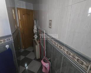 Bathroom of Flat for sale in  Madrid Capital  with Heating