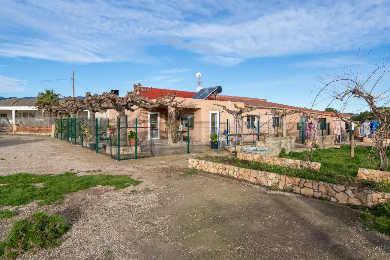 Außenansicht von Country house zum Verkauf in Tortosa mit Privatgarten, Schwimmbad und Internet