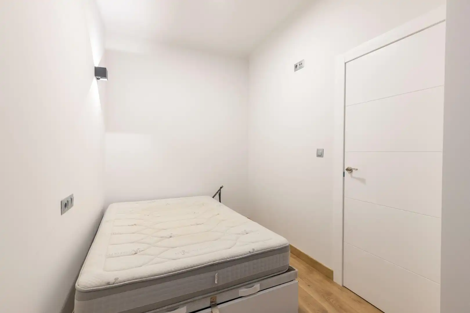 Schlafzimmer von Wohnung zum Verkauf in Granada mit Parkett