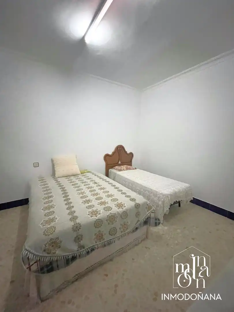 Dormitori de Casa o xalet en venda en Bollullos Par del Condado amb Aire condicionat, Terrassa i Moblat