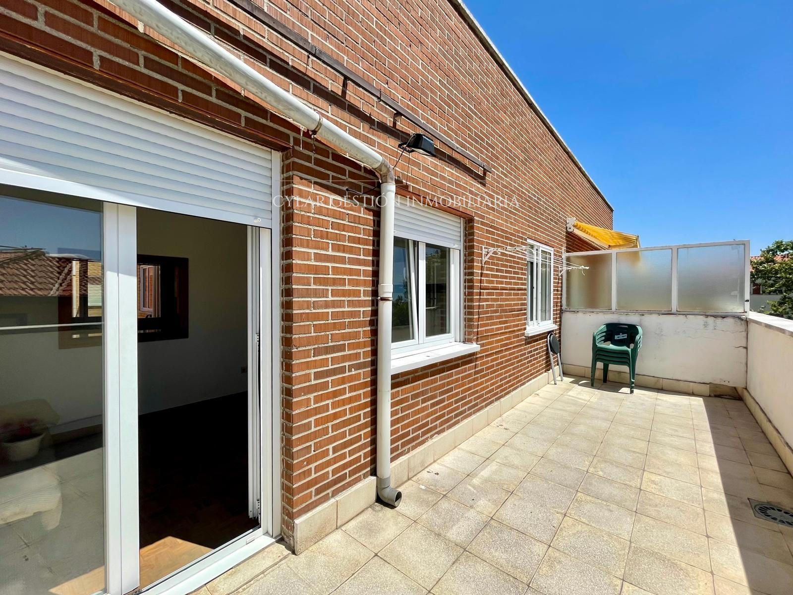 Vista exterior de Ático en venta en Salamanca Capital con Calefacción, Parquet y Terraza