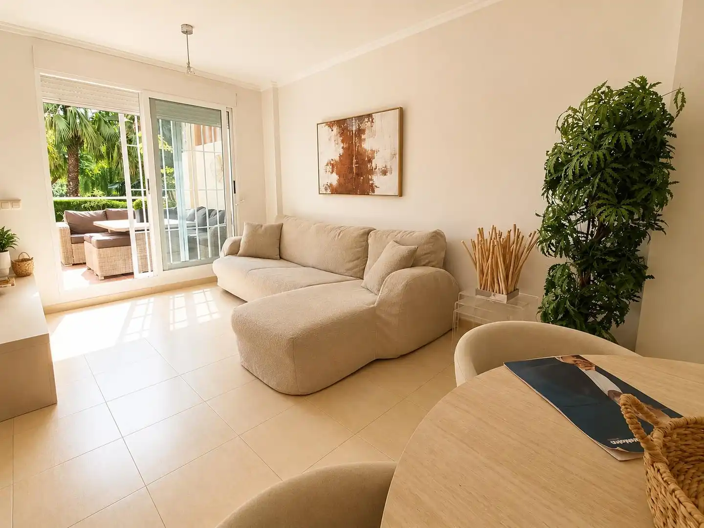 Sala d'estar de Apartament de lloguer en Dénia amb Aire condicionat, Calefacció i Jardí privat