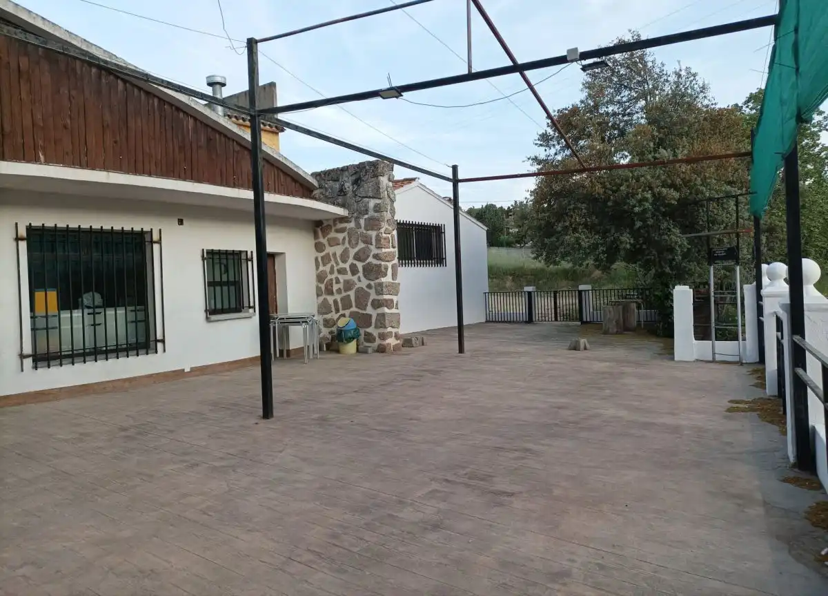 Vista exterior de Casa o chalet en venta en Navahermosa con Terraza y Balcón