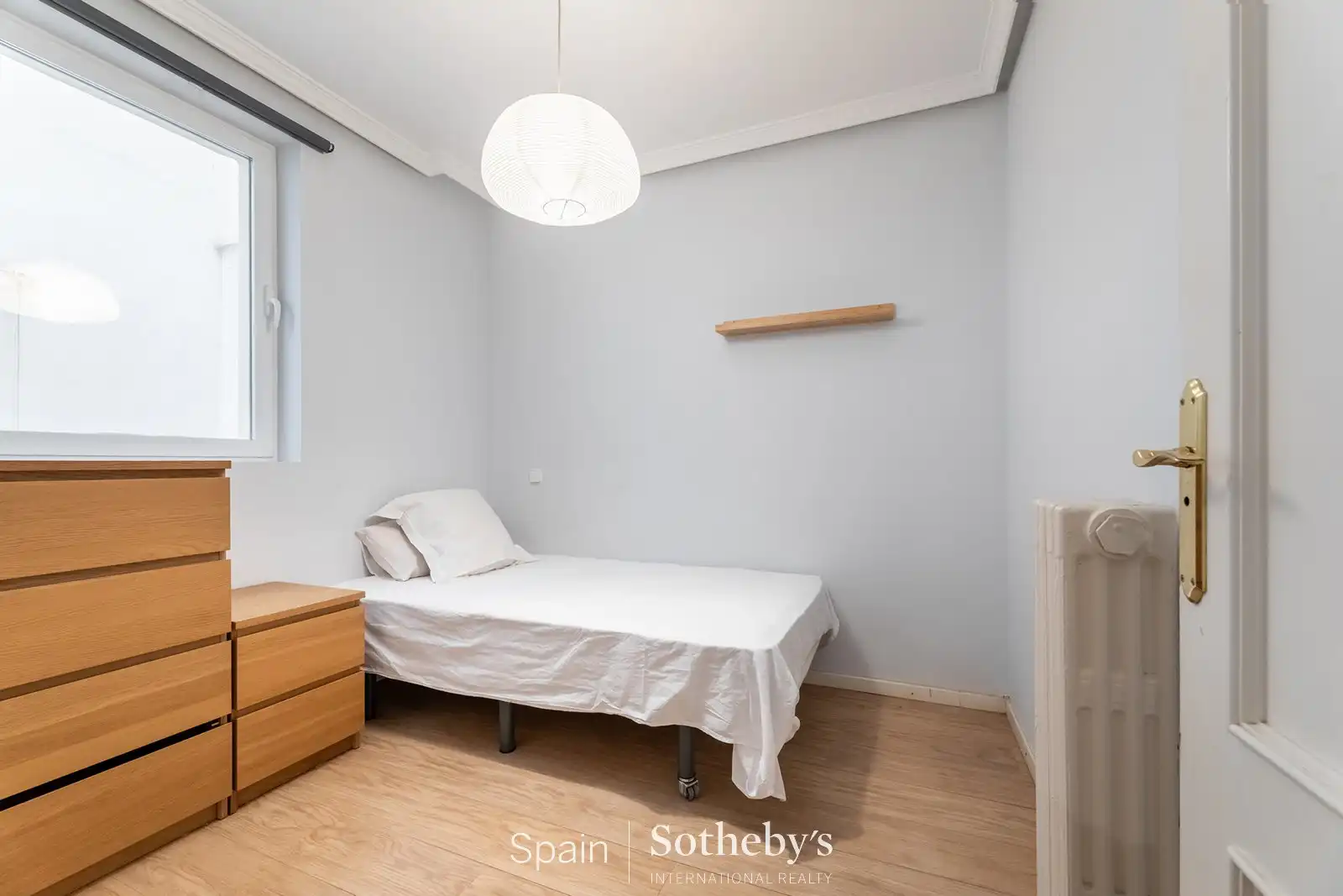 Dormitori de Apartament en venda en Madrid amb Aire condicionat, Calefacció i Terrassa