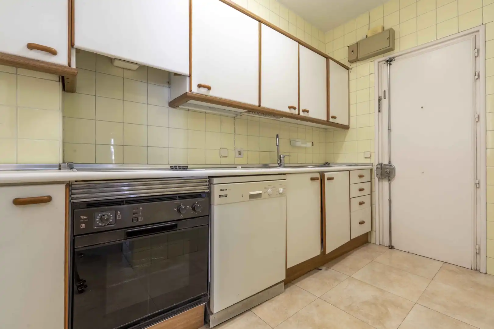 Cocina de Piso en venta en Madrid con Terraza y Trastero