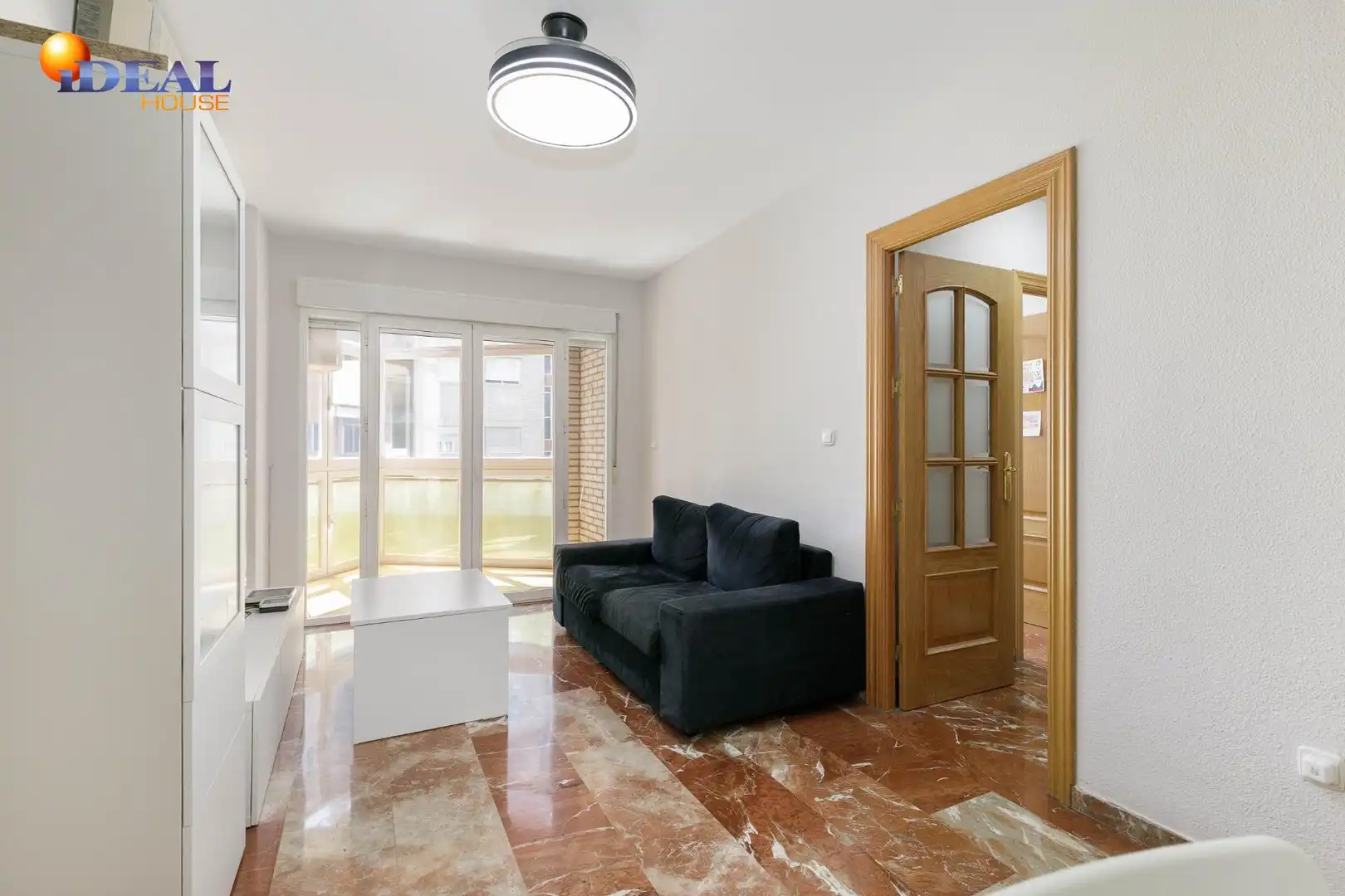 Sala d'estar de Pis en venda en Granada amb Aire condicionat, Terrassa i Balcó