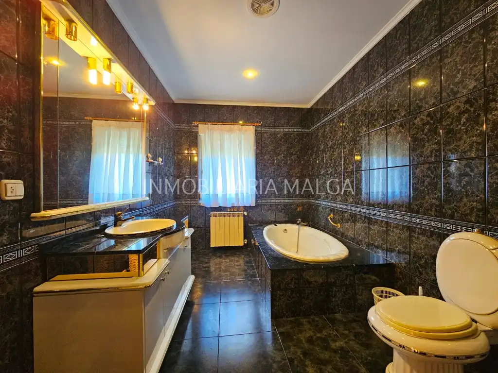 Baño de Casa o chalet en venta en Colunga con Calefacción, Jardín privado y Parquet
