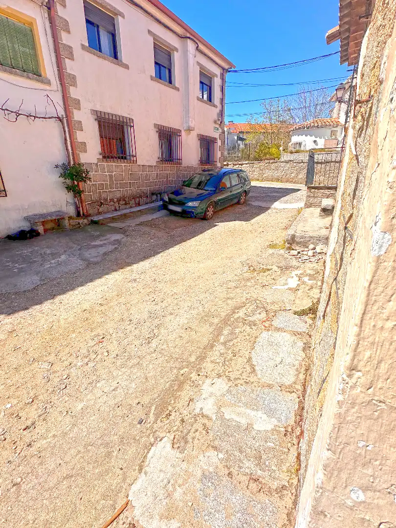 Parking of Houses for sale in El Hoyo de Pinares 