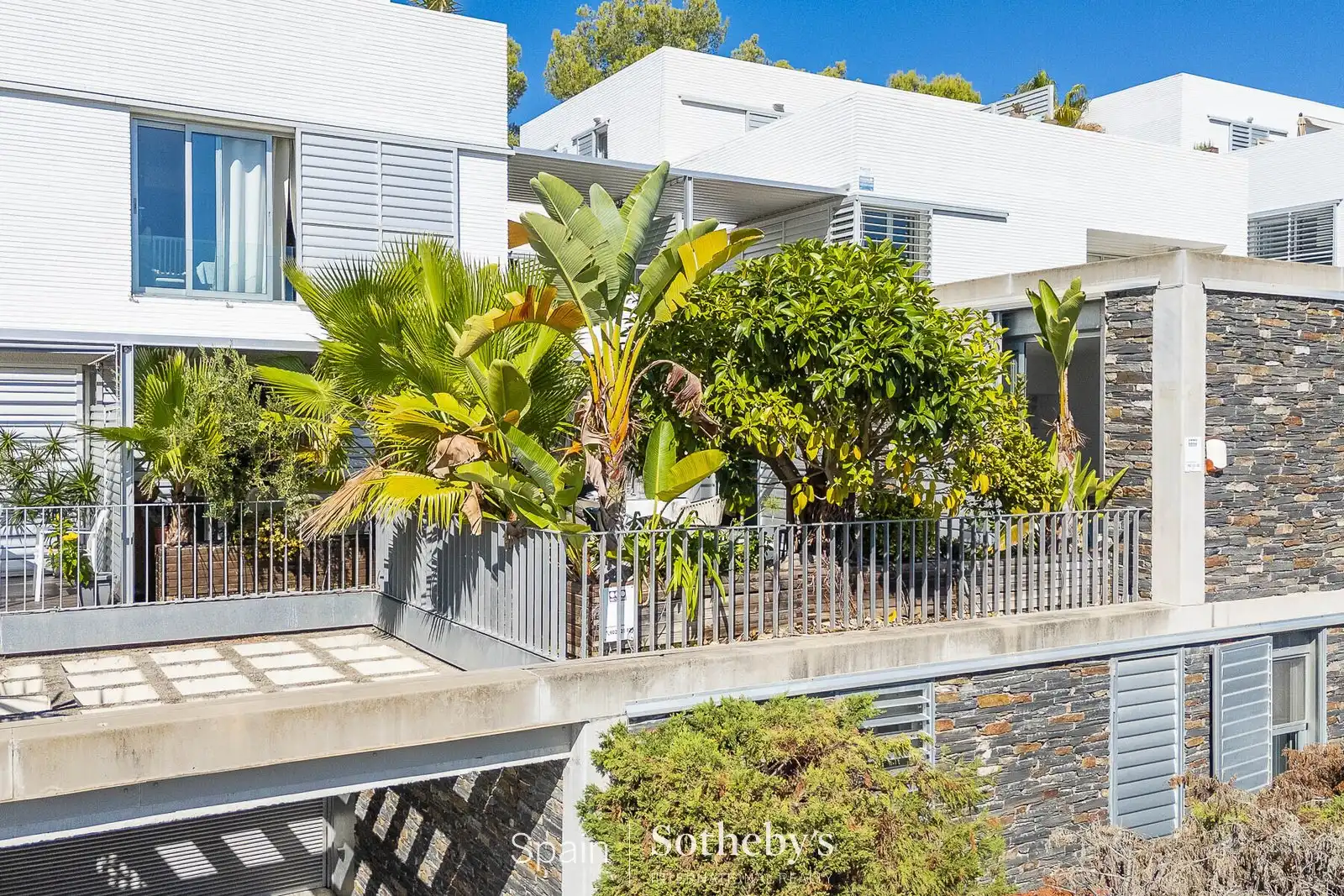 Außenansicht von Wohnungen zum Verkauf in Sant Pere de Ribes mit Klimaanlage, Privatgarten und Terrasse