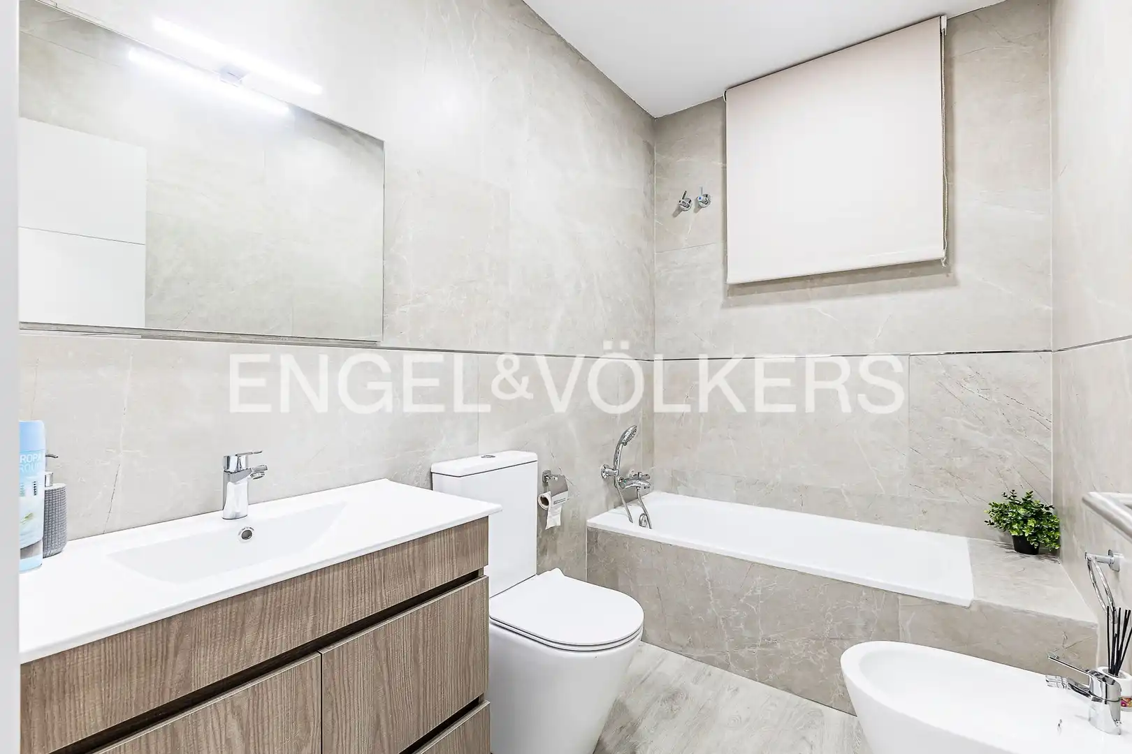 Bathroom of Houses for sale in Vallirana  with Heating and Private garden