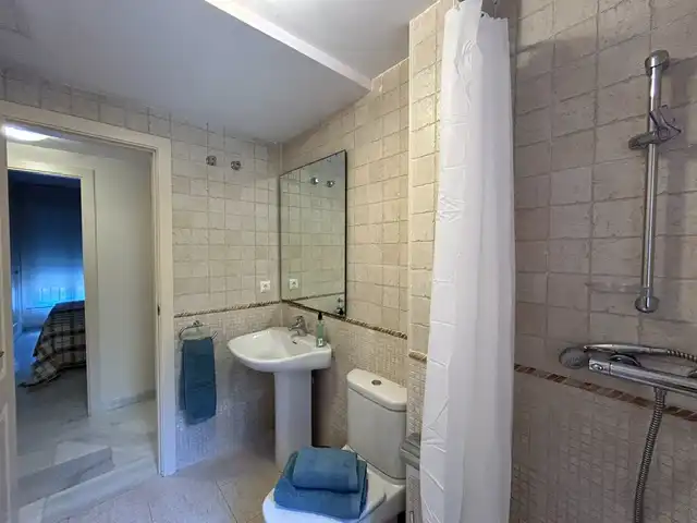 Bathroom of Flat for rent in Marbella  with Air Conditioner, Heating and Terrace