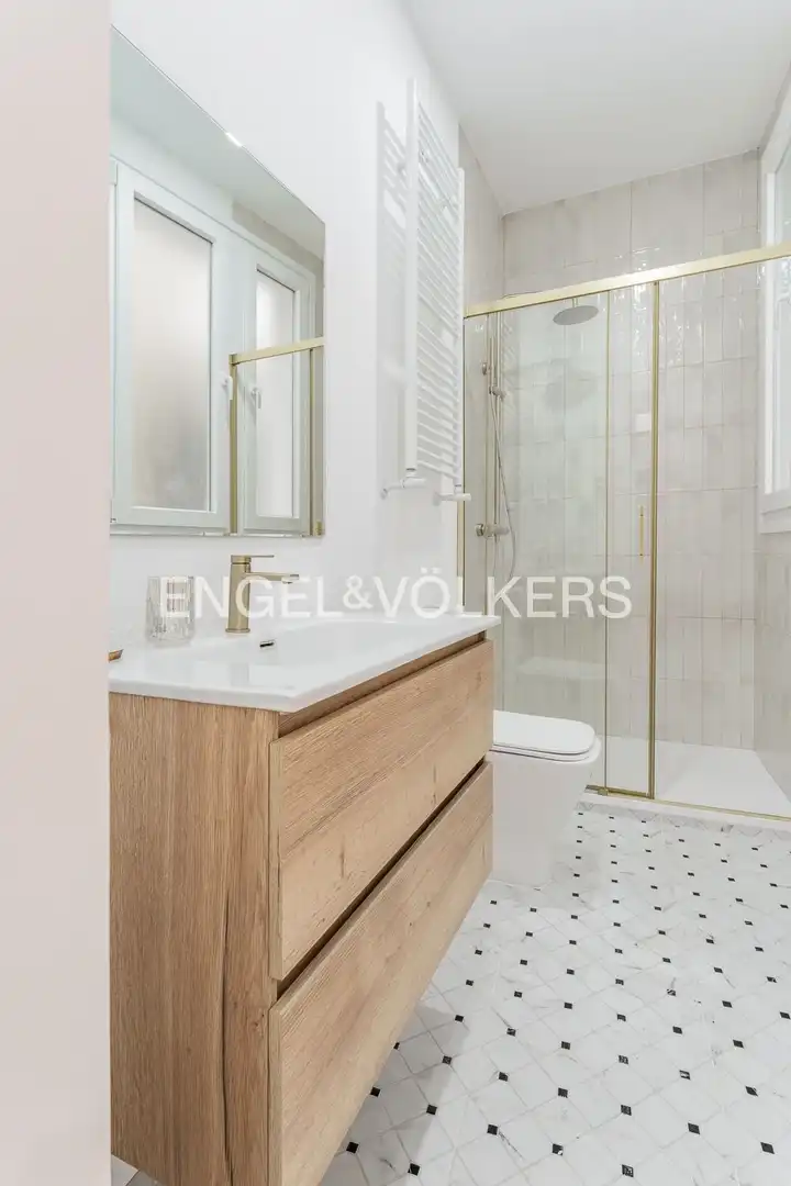Baño de Piso en venta en Madrid con Aire acondicionado, Calefacción y Parquet