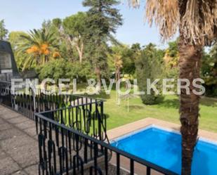 Vista exterior de Casa o xalet de lloguer en Majadahonda amb Aire condicionat, Terrassa i Piscina