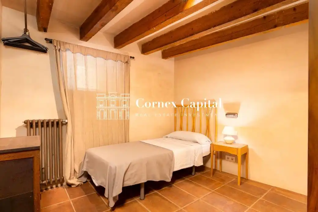Bedroom of Houses for sale in Jafre, Girona
