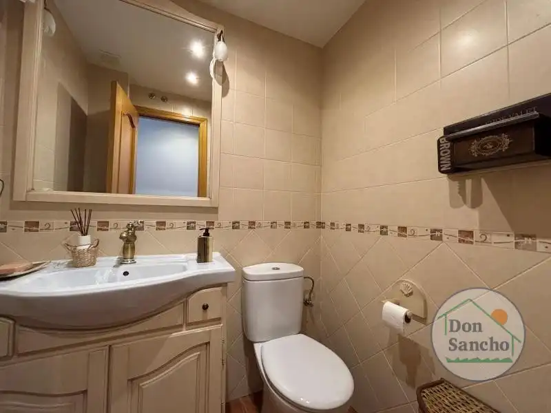 Baño de Casa adosada en venta en Cabezón de Pisuerga con Calefacción, Jardín privado y Terraza